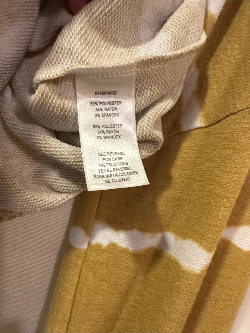 en crème Collection Mustard Striped Cropped Long-Sleeve Top
